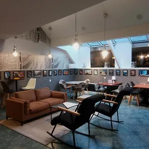 Logis, Au Chene Hotel